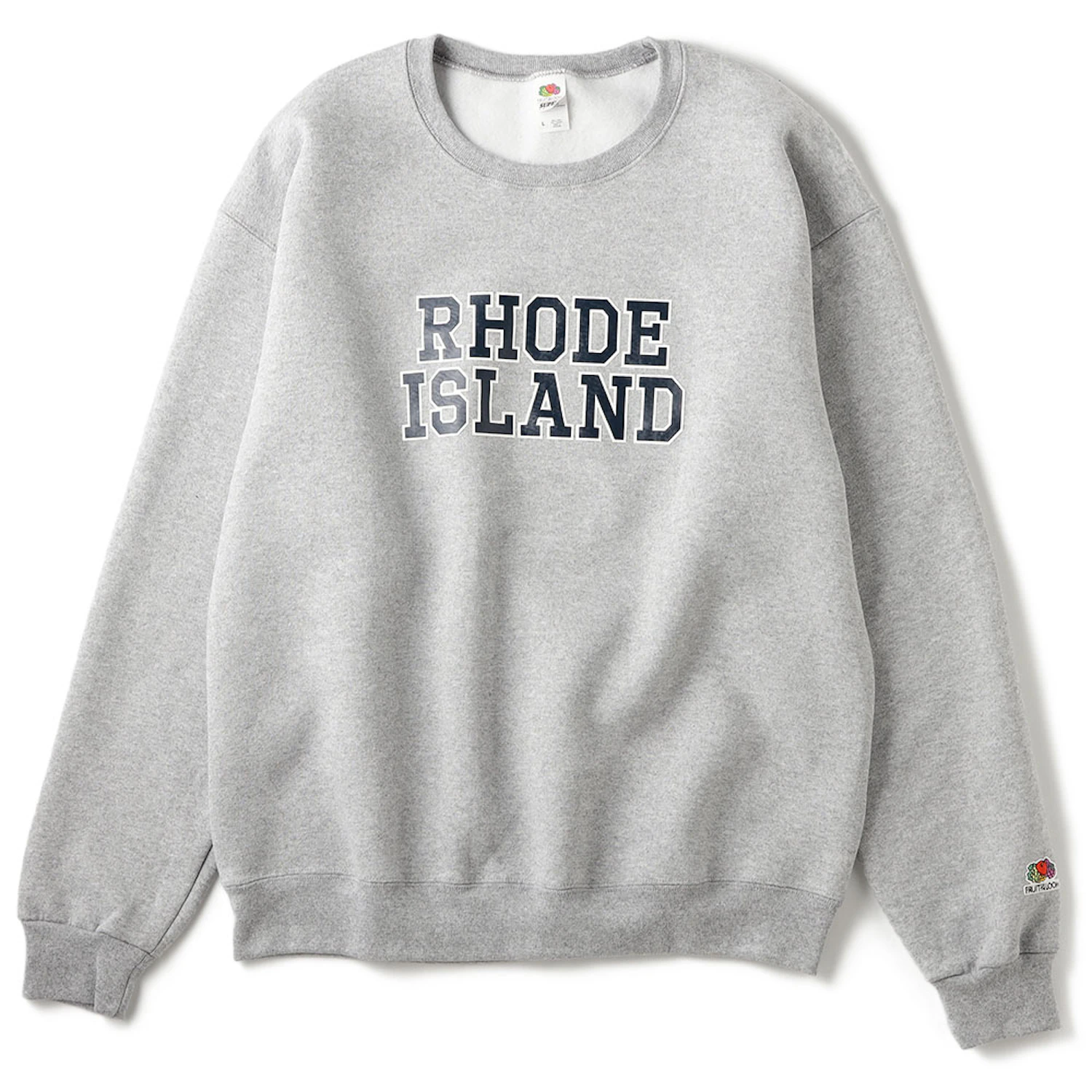 Currently, sweatshirts featuring the heavy-duty American-made body "Super Cotton Sweat" reflecting the brand's history have become staple items. STATE OF RHODE ISLAND SWEAT, 6,490 yen (tax included)