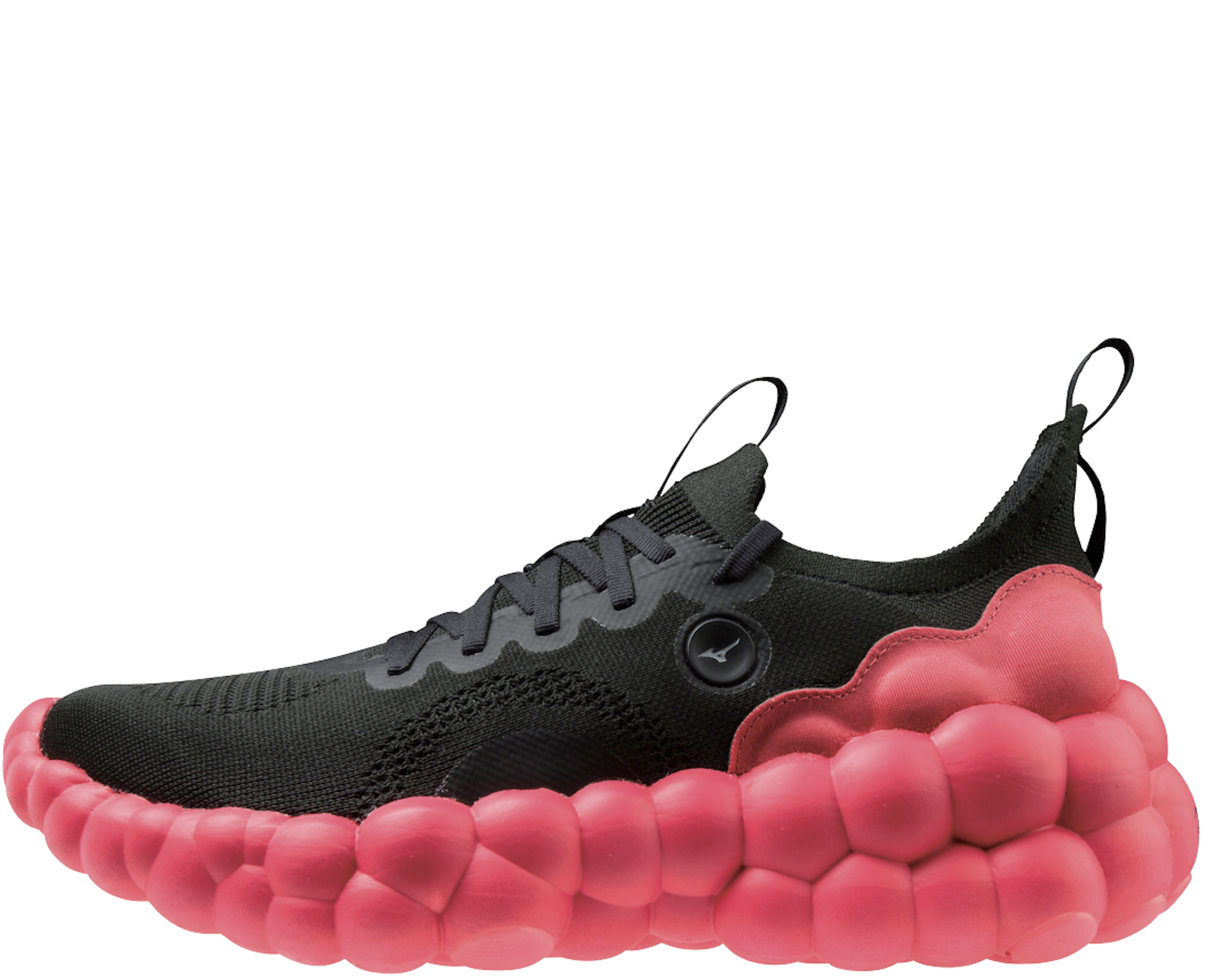 2020年に世界同時発売されるや初回分が即完売となった「ザ ミズノ エナジー」（現在は販売終了）。大阪・関西万博のキャラクターを模したモデルなども話題となった