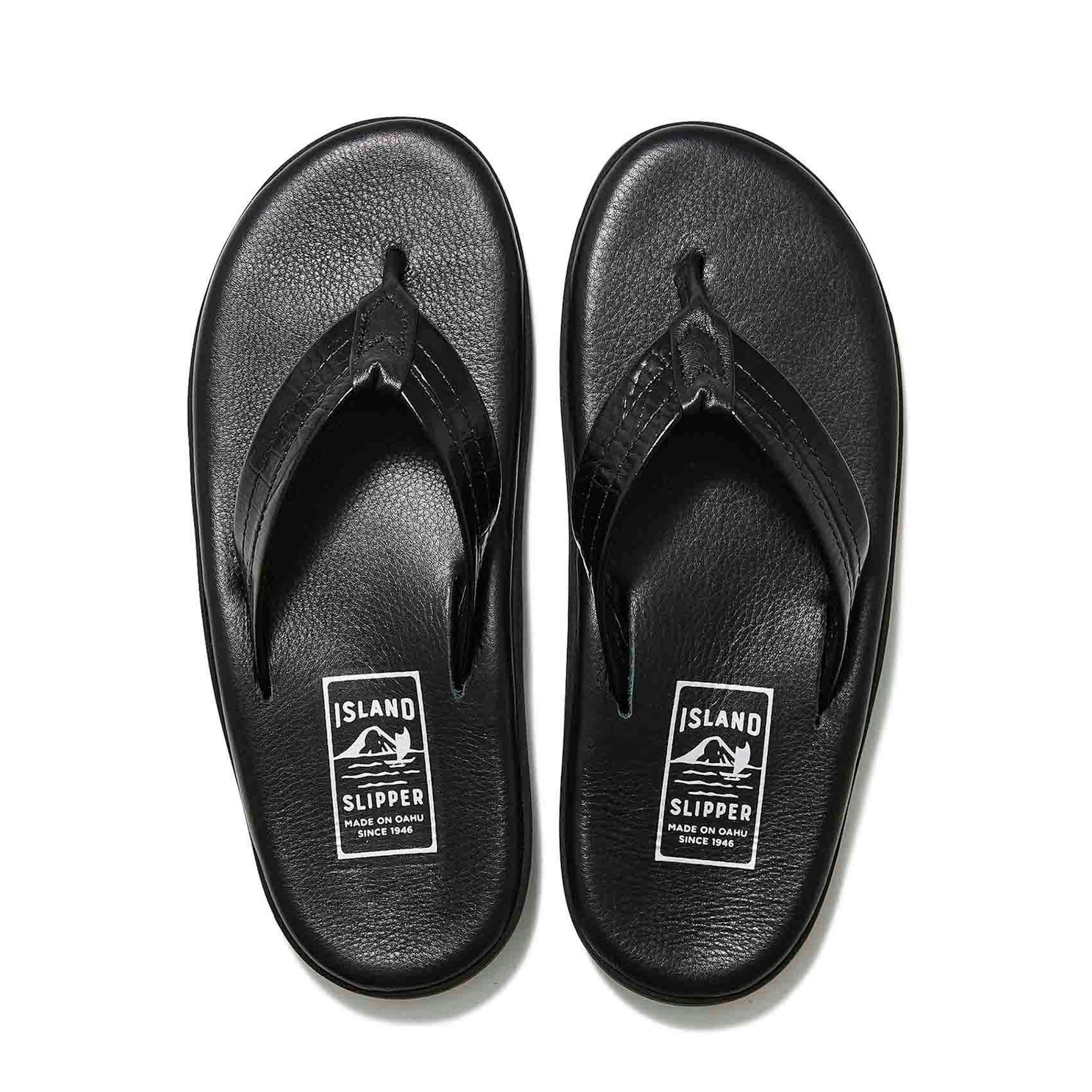 The classic thong-type PB202 ATRAS BLACK (SMOOTH LEATHER), 22,000 yen (tax included)
