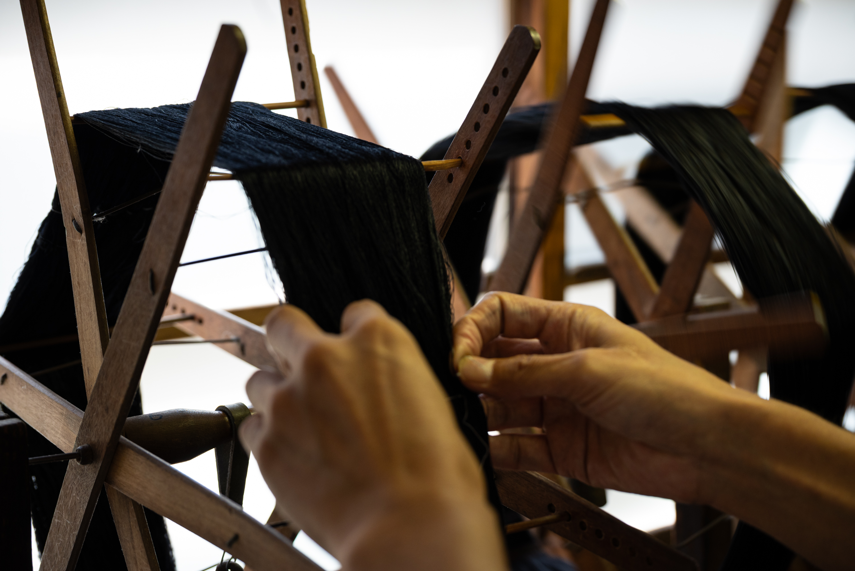 秩父銘仙を未来へ──新啓織物が紡ぐ真摯なものづくり | Artisan
