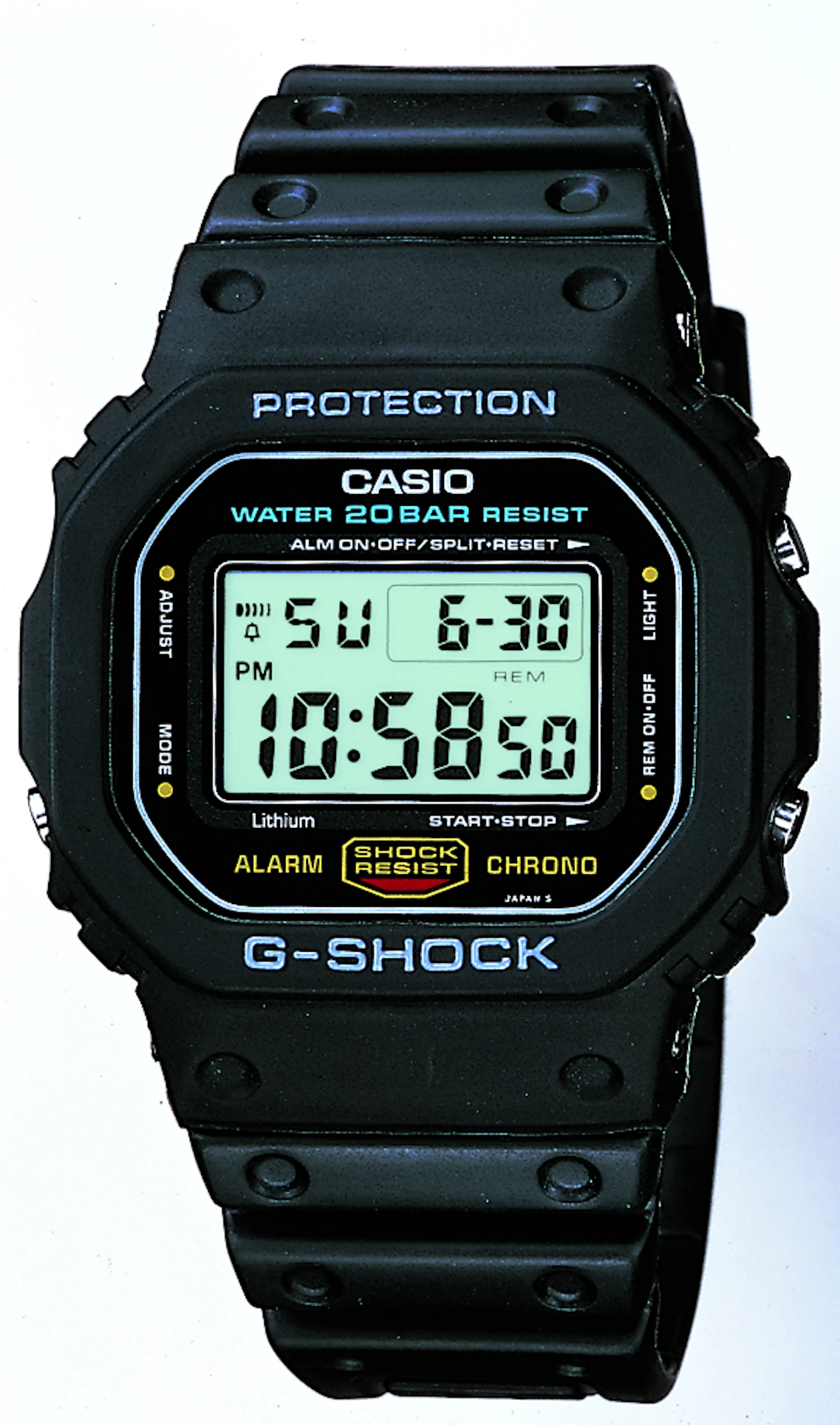 G-SHOCKの定番スクエアタイプDW-5600C。初代DW-5000CのDNAを引き継いだ5600シリーズの基本モデルだ