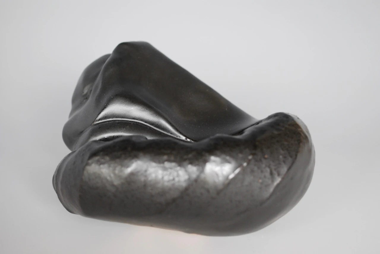 Title:NAVEL-KNOT