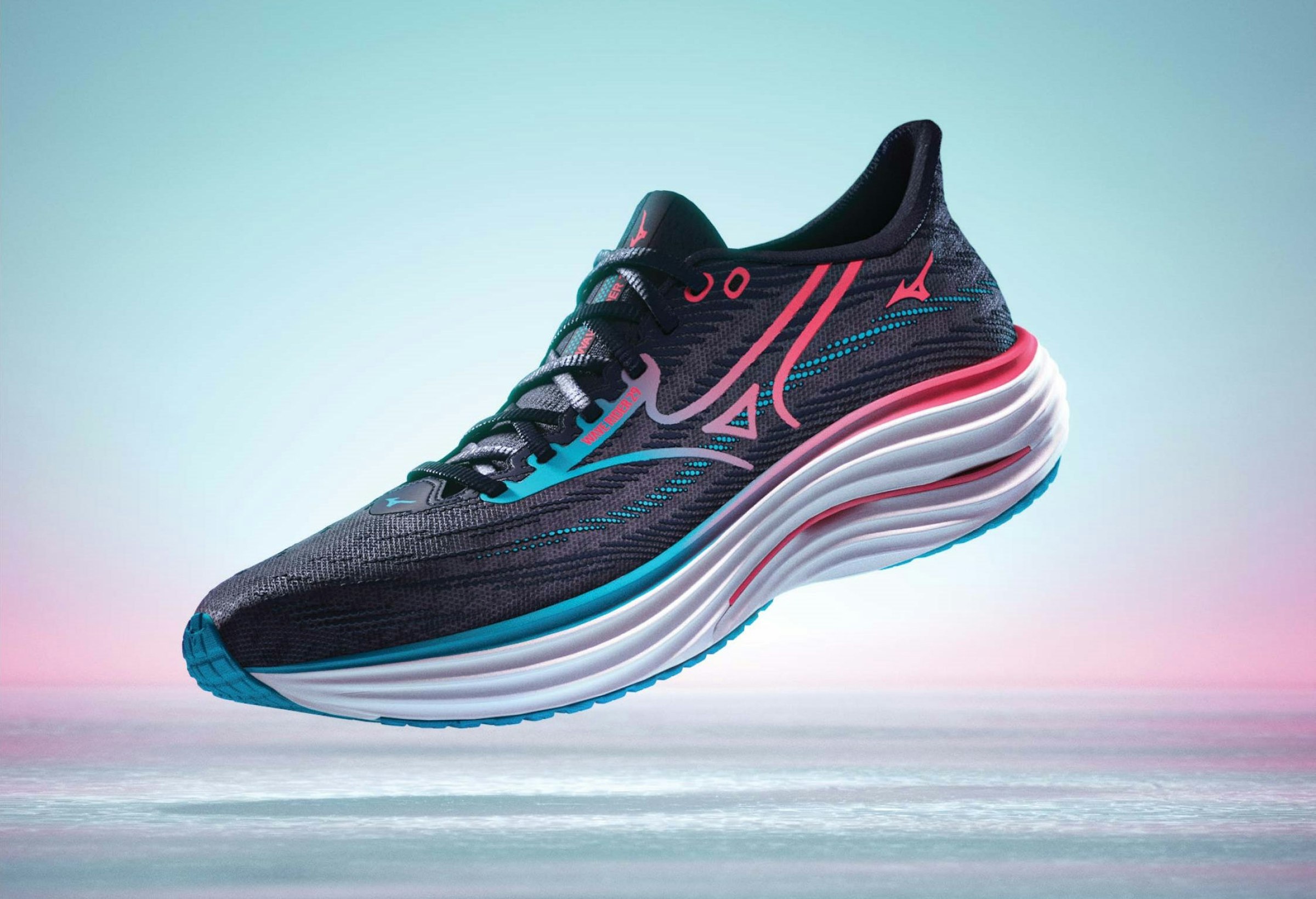 ミズノを代表するロングセラー「ウエーブライダー 29」。17,600円（税込）