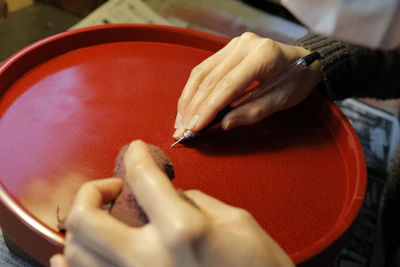 津軽塗の歴史を辿る：藩政時代から国の重要無形文化財になるまで