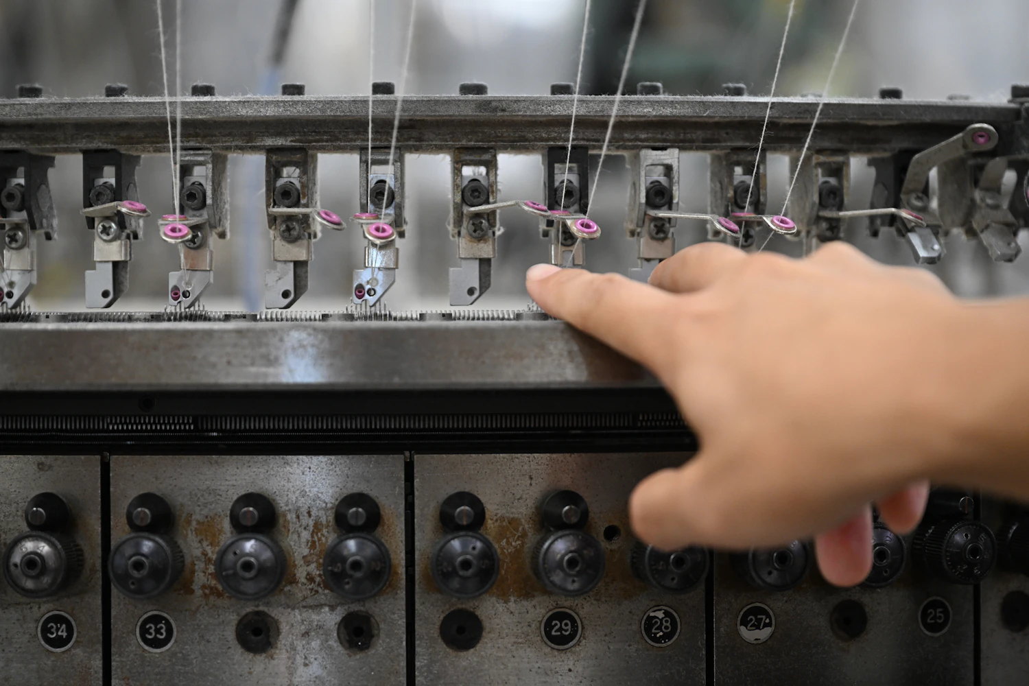 丸編みニットの常識を超える、カネマサ莫大小の超高密度技術