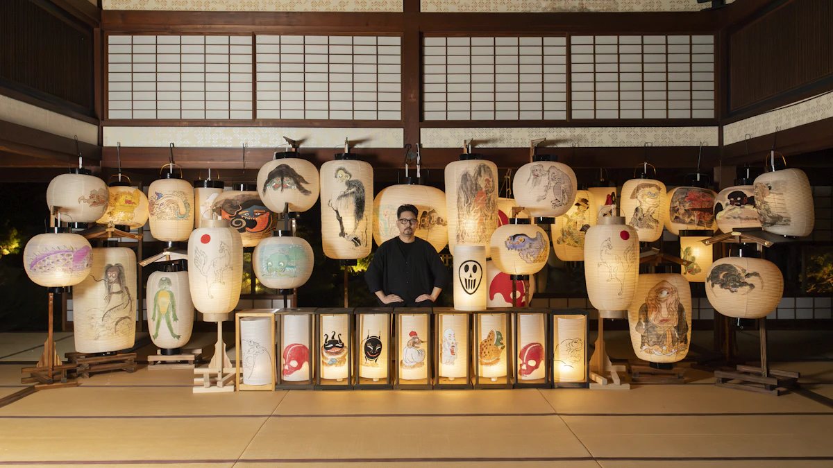 奇怪夜行で制作された提灯と伊藤さん