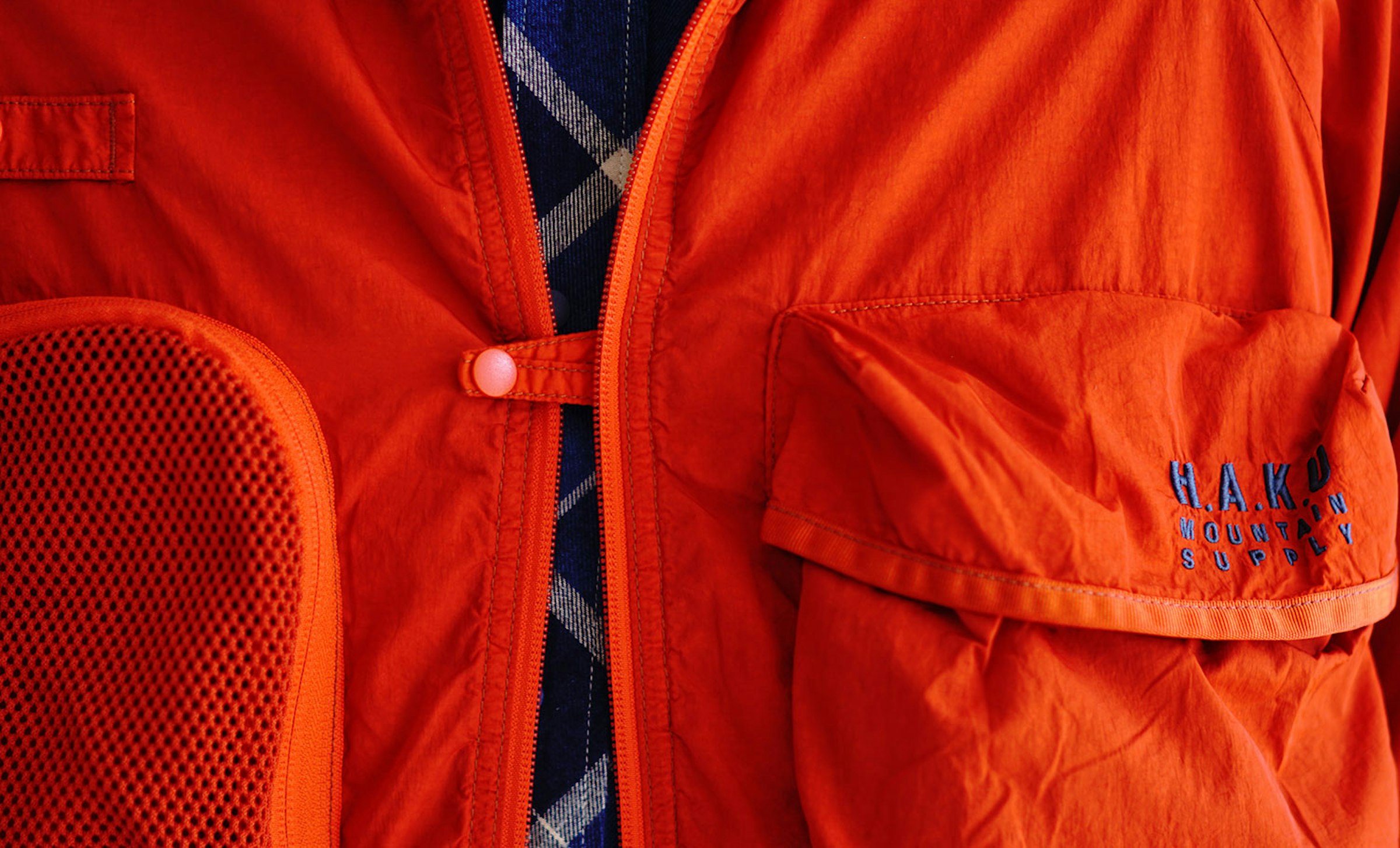 1箇所だけ留める仕様のフロントボタン