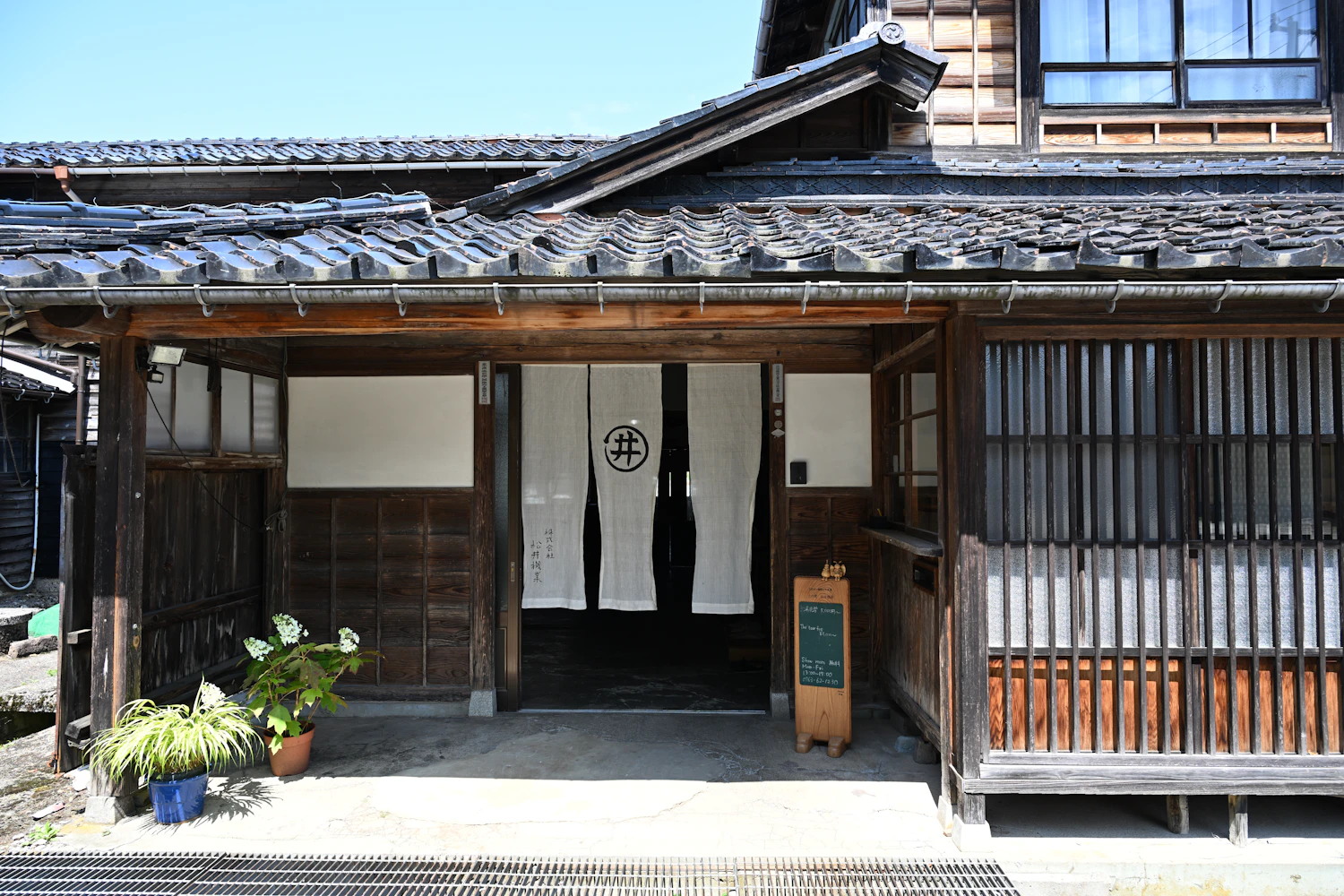 国内2軒のみが織る「しけ絹」——松井機業、6代目が拓く絹の未来