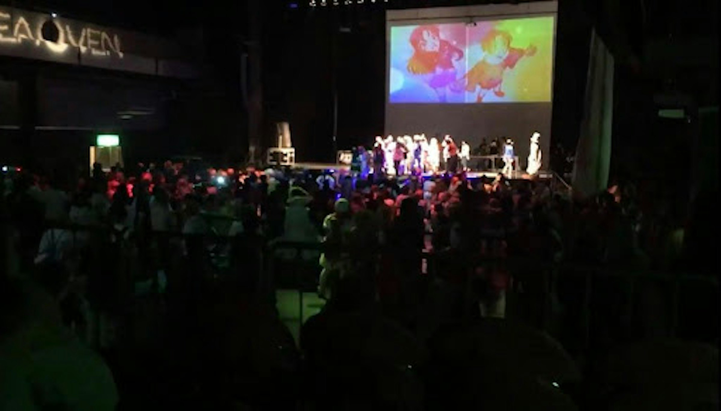 A 'Cosplay Dance Party' that was popular in the 2010s. The venue is all cosplayers who dance to routines like Para Para