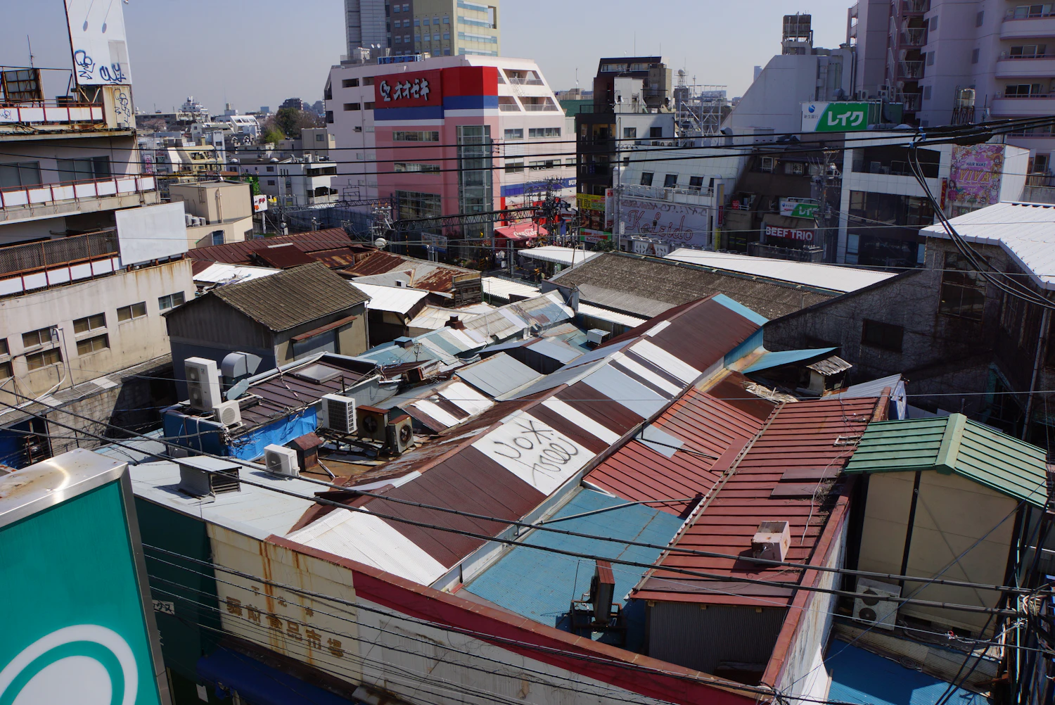 The Shimokitazawa Ekimae Shokuhin Ichiba, once located next to the old north exit of the Odakyu Line Shimokitazawa Station, was dismantled in 2013.