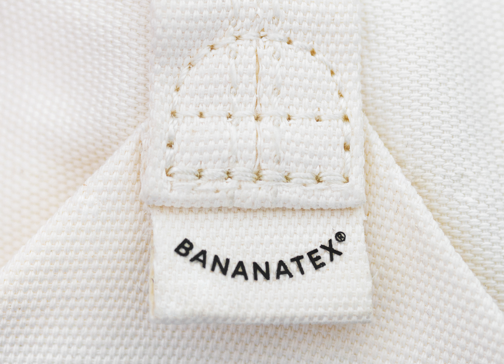 Bananatex®：スイス発QWESTIONのバナナ繊維で作る布地 | Fashion Tech News