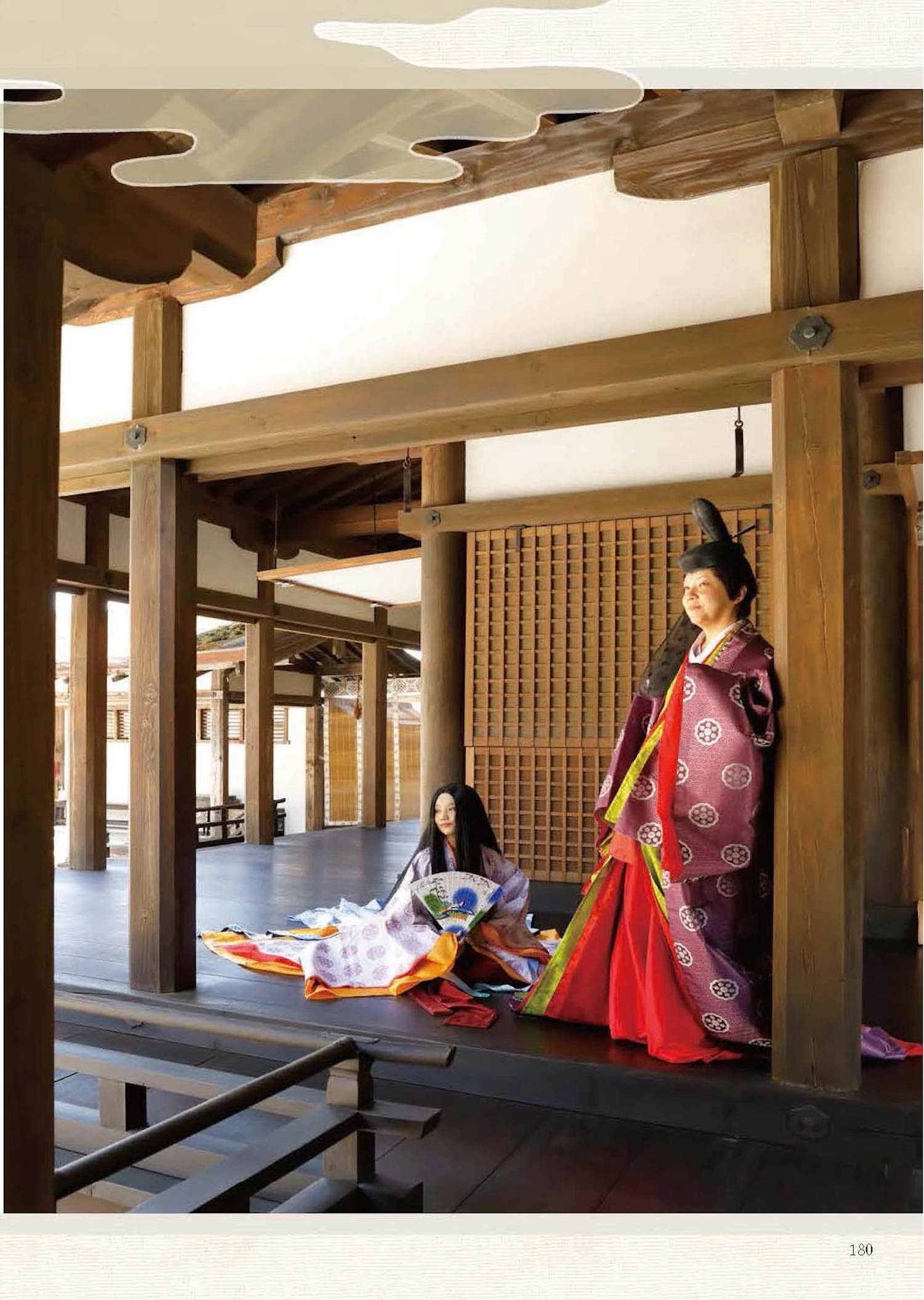 Images of the activities of Jyoukouin, who experiences the Heian period as it was, including its costumes. Image source: "あたらしい平安文化の教科書 平安王朝文学期の文化がビジュアルで楽しくわかる、リアルな暮らしと風俗" (Jyoukouin, Shoeisha, 2024）