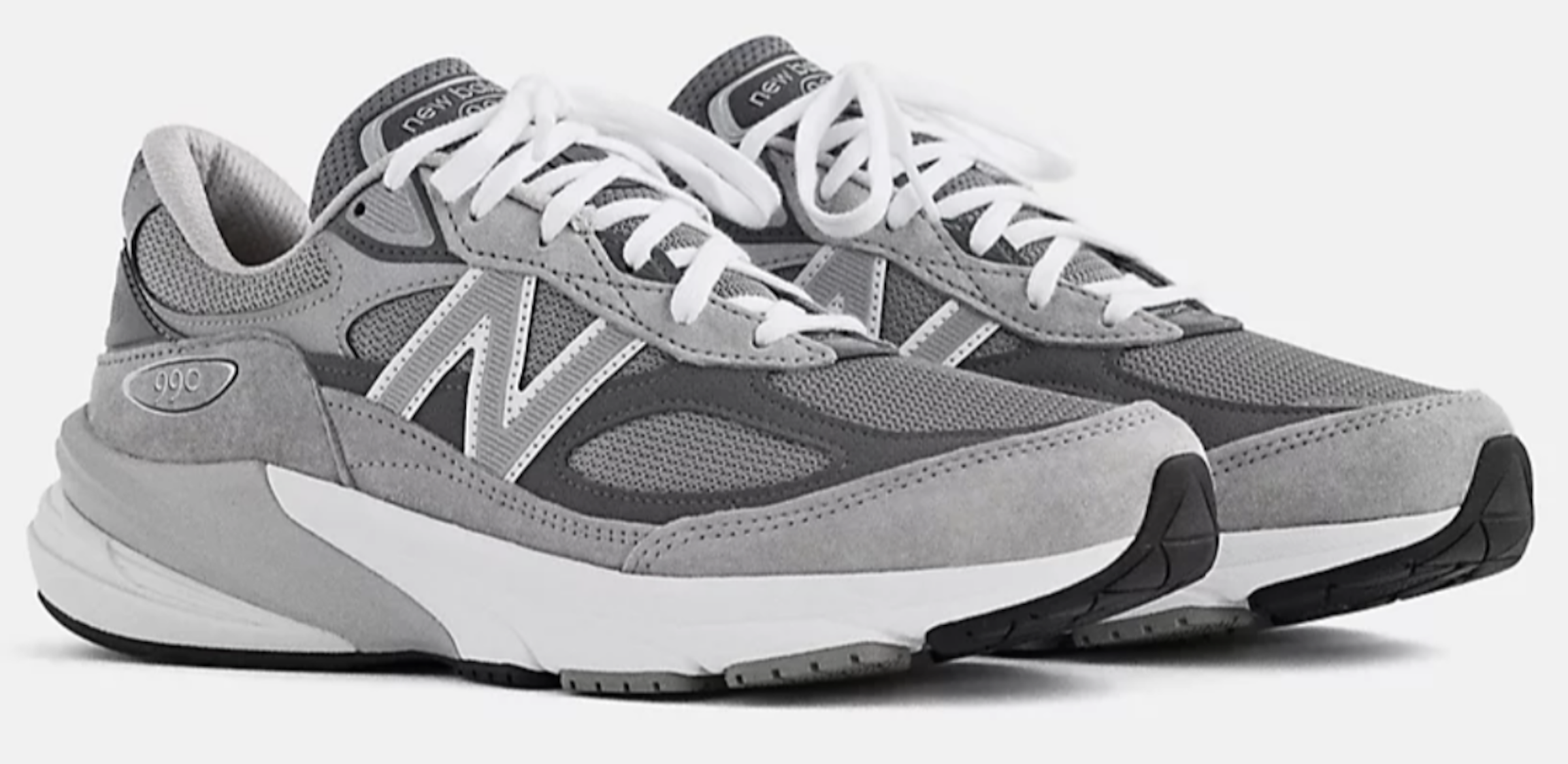 1982年、当時の最先端の技術を投入して生まれた「M990」。以来アップデートを繰り返しながら、今もニューバランスのアイコンとして支持されている傑作シリーズだ、「Made in USA 990v6」39,600円（税込）