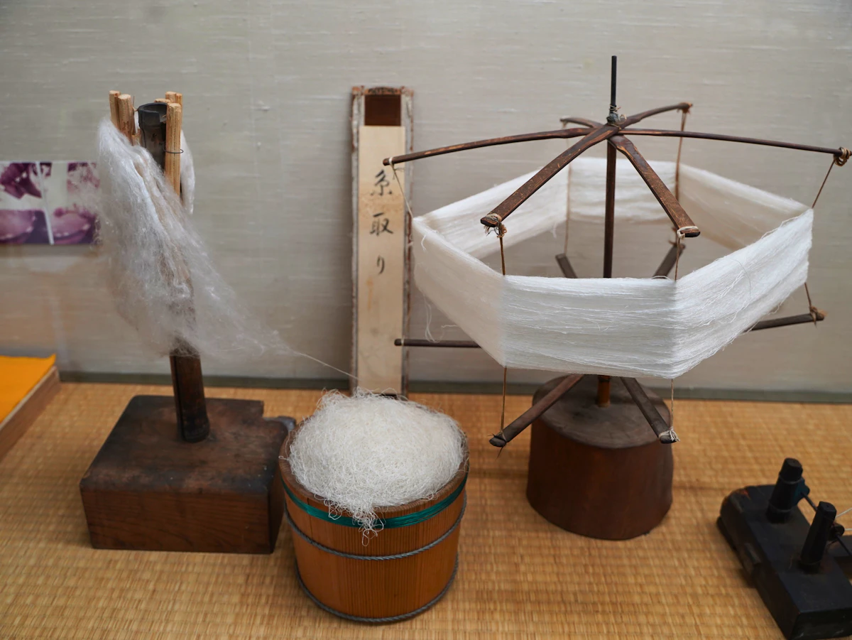 結城紬の歴史を辿る。将軍も愛した最古の布地、2,000年の変遷の記録