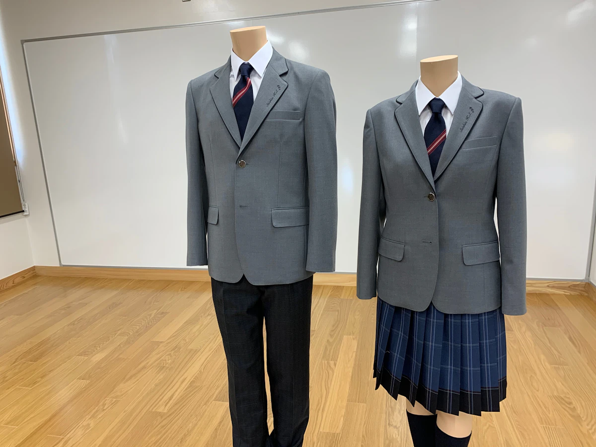 清新高等学校に無償提供したネクタイ