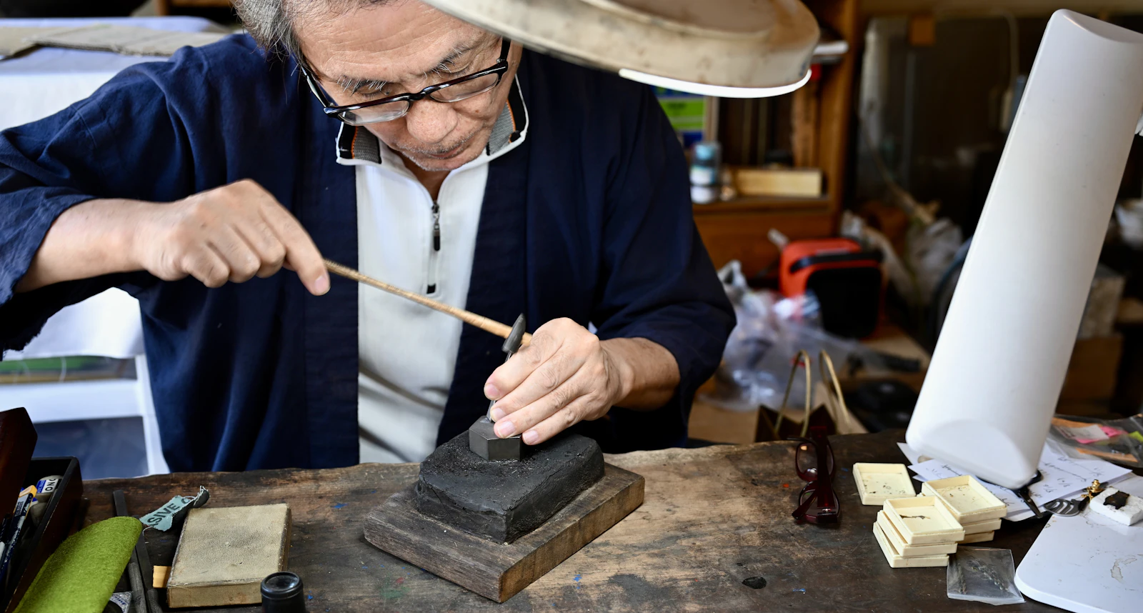 黒鉄に金銀が息づく——肥後象嵌を“当たり前”として継ぐ、光助の挑戦