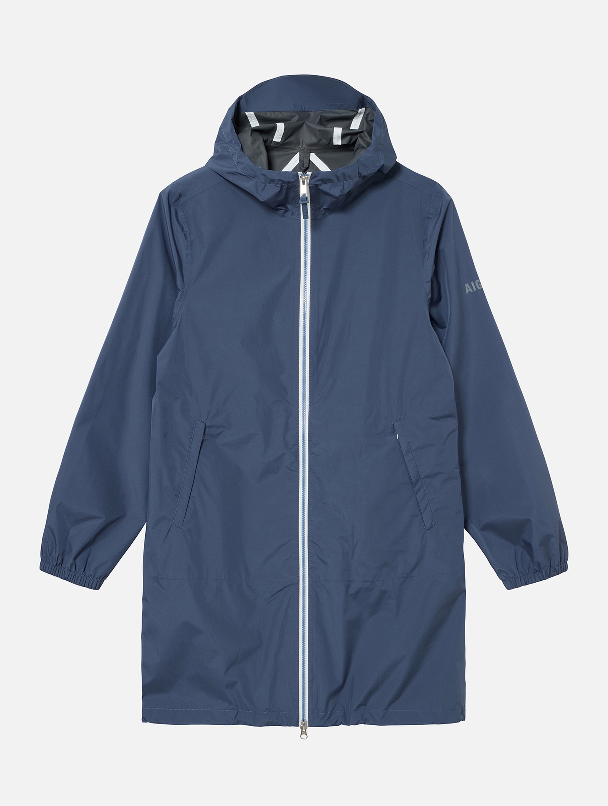 梅雨や夏の変わりやすい天気を乗り切る、エーグルの透湿防水ジャケット