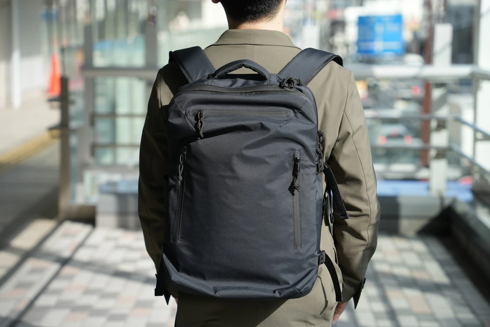 身にまとう日傘」という新発想：老舗ネクタイメーカーが挑んだ猛暑対策