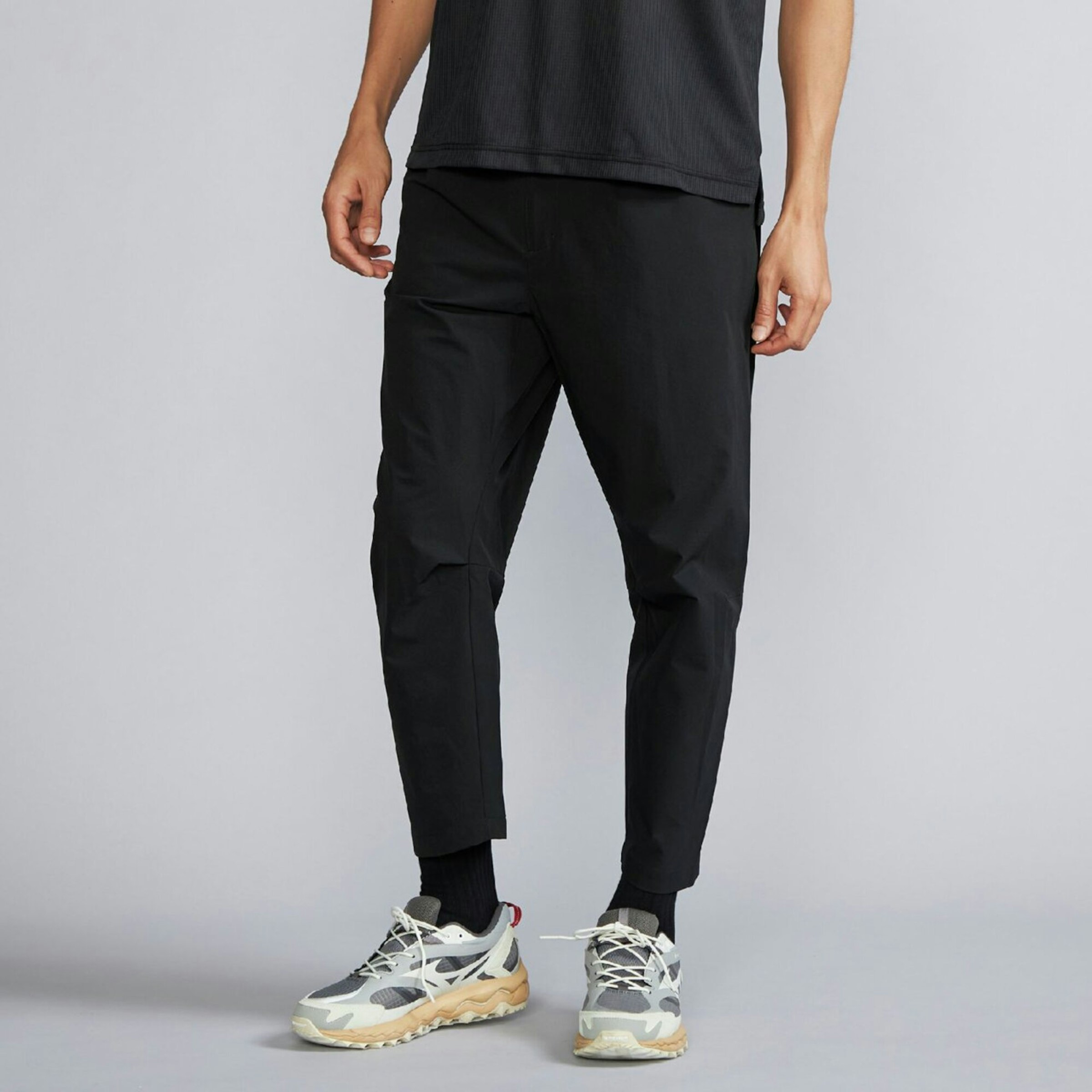 「ストレッチ撥水ワイドテーパードパンツ」9,900円（税込）