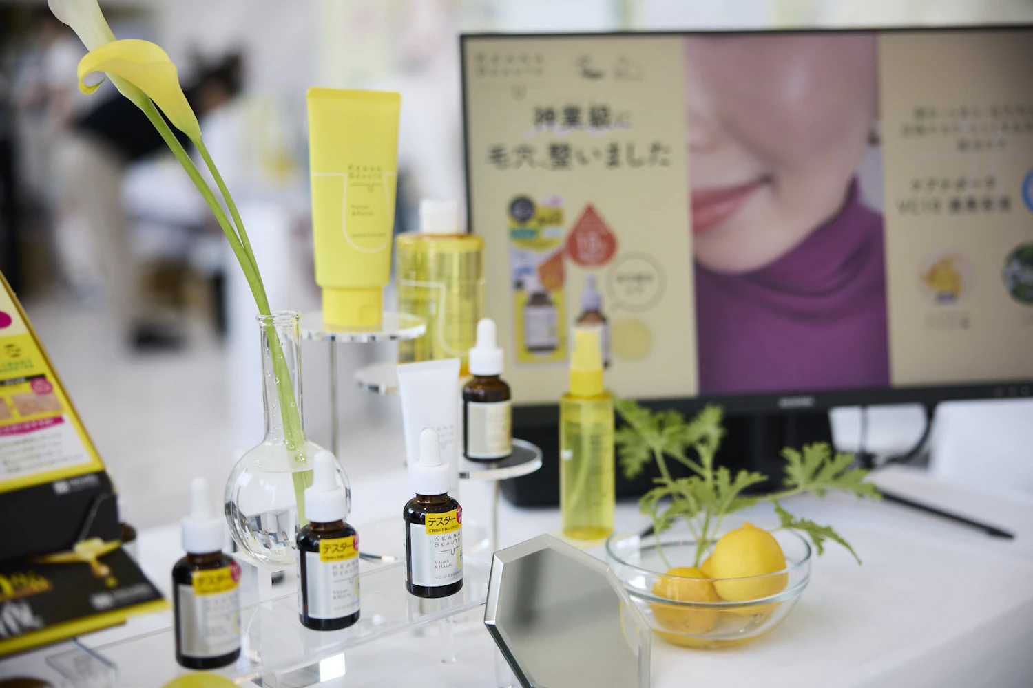 MEISHOKU CORPORATION presented "Keana Beaute." Samples of their VC10 concentrated beauty serum containing fresh vitamin C were distributed.