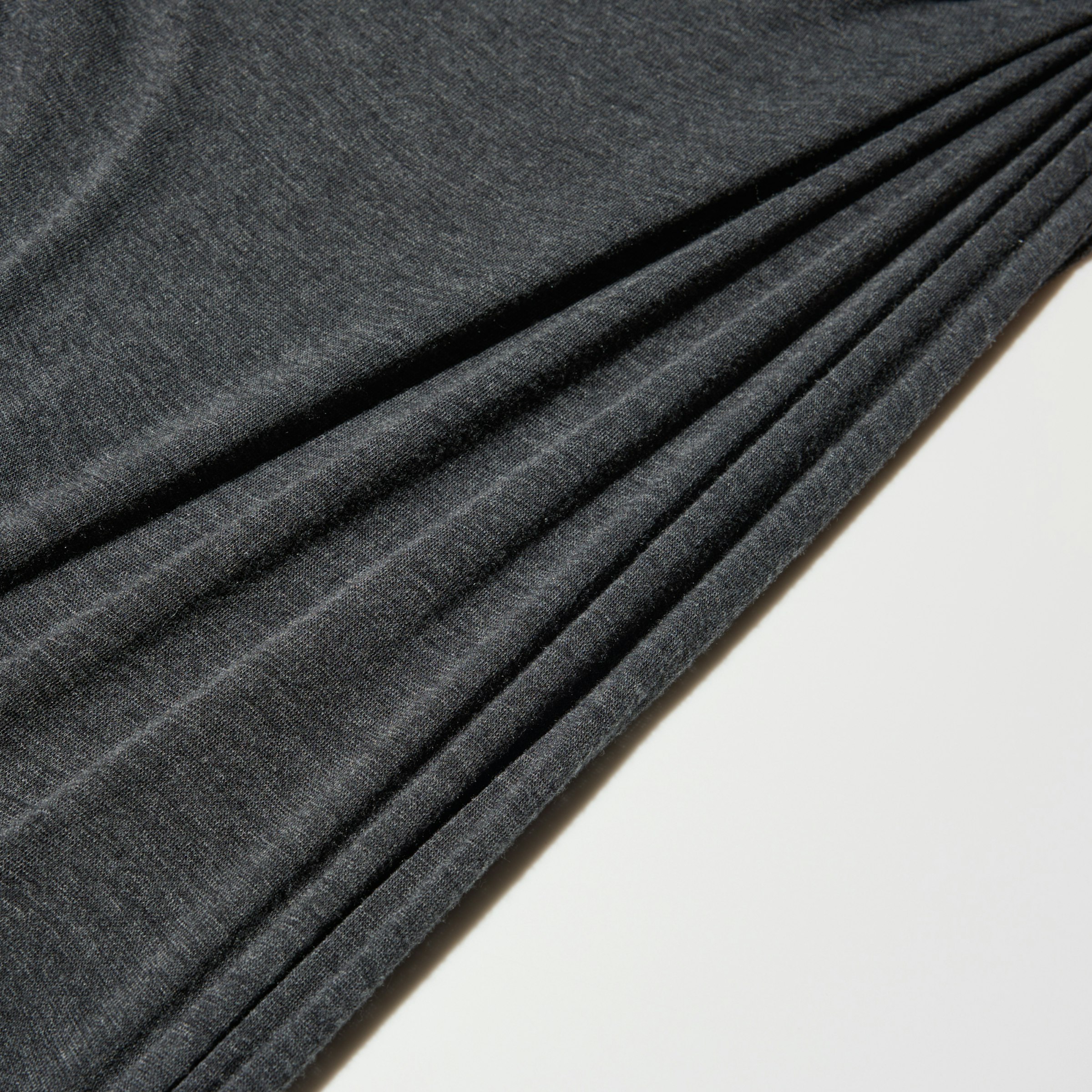 体の動きにフィットするウルトラストレッチ素材