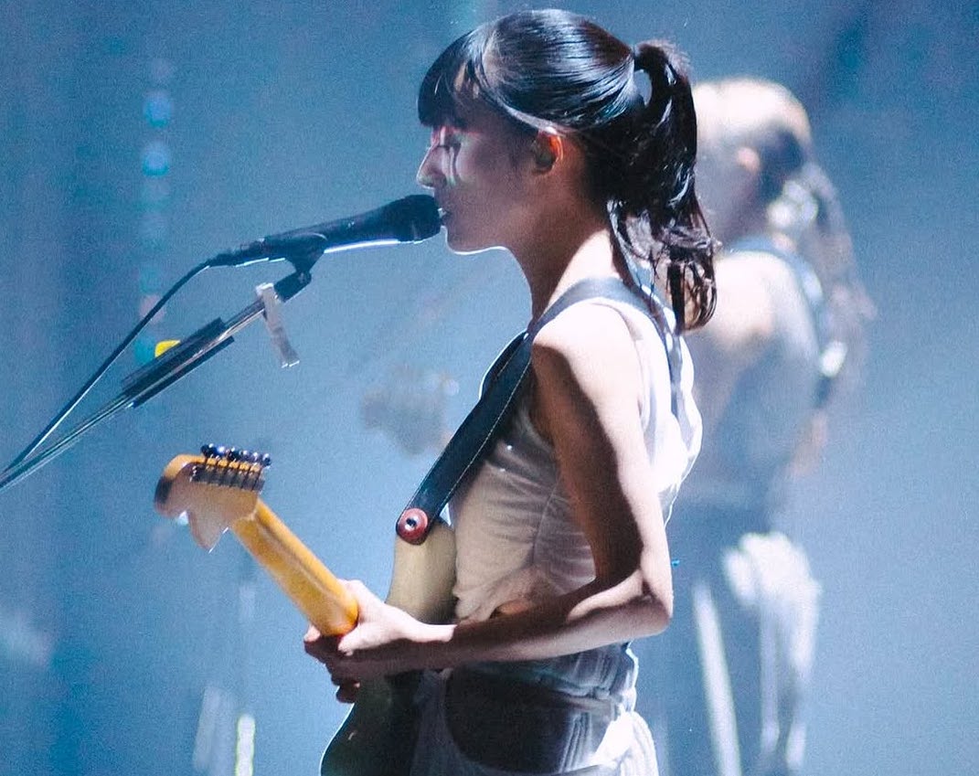 How Were Hitsujibungaku's Live Performance Costumes Created? The
