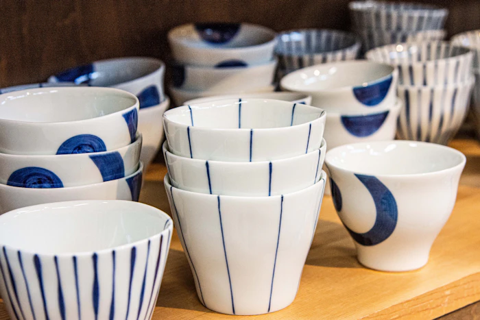 江戸の器から暮らしのアイコンへ、波佐見焼と日本人の400年を辿る役割の変遷