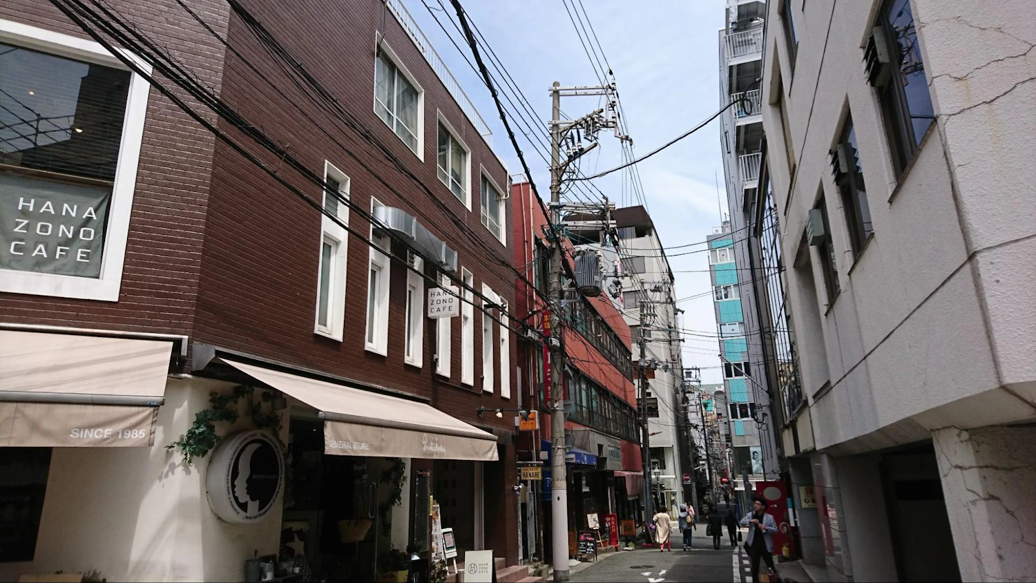 神戸「トアウエスト」（JR元町駅・北側のファッションストリート。2021.3筆者撮影）