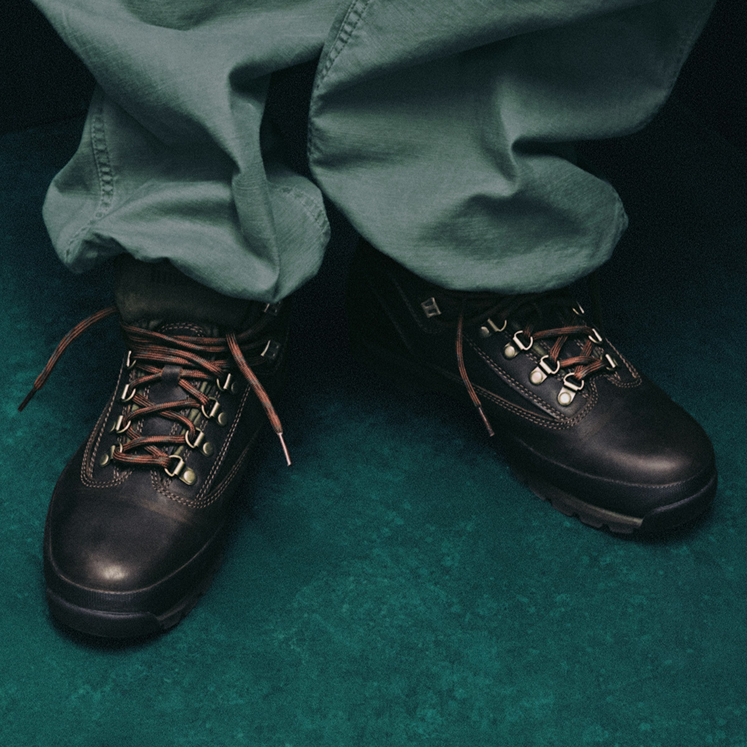 履くほどに味わいを増すオイルドレザーの経年変化もこのモデルの醍醐味だ