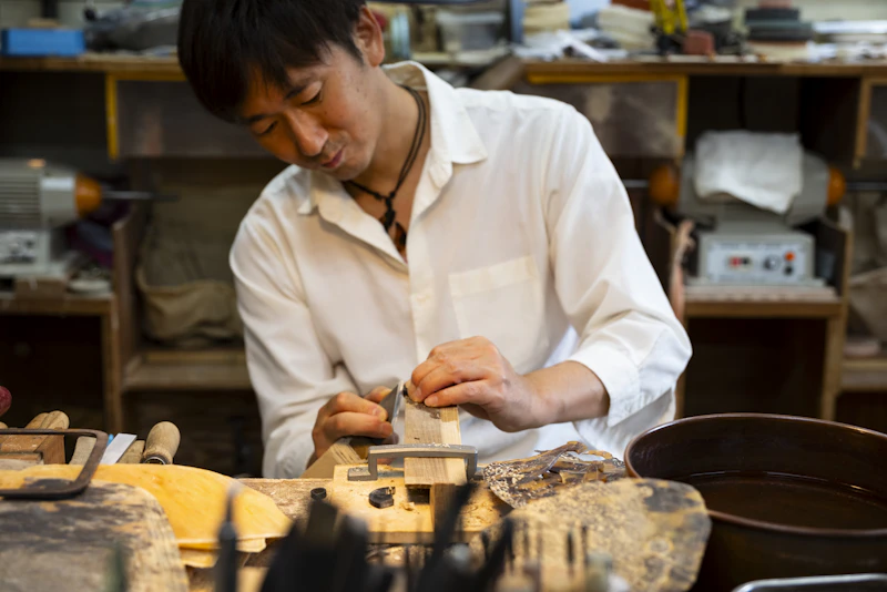 職人がウミガメを育てる理由。江戸鼈甲を未来へ繋ぐベッ甲イソガイの挑戦