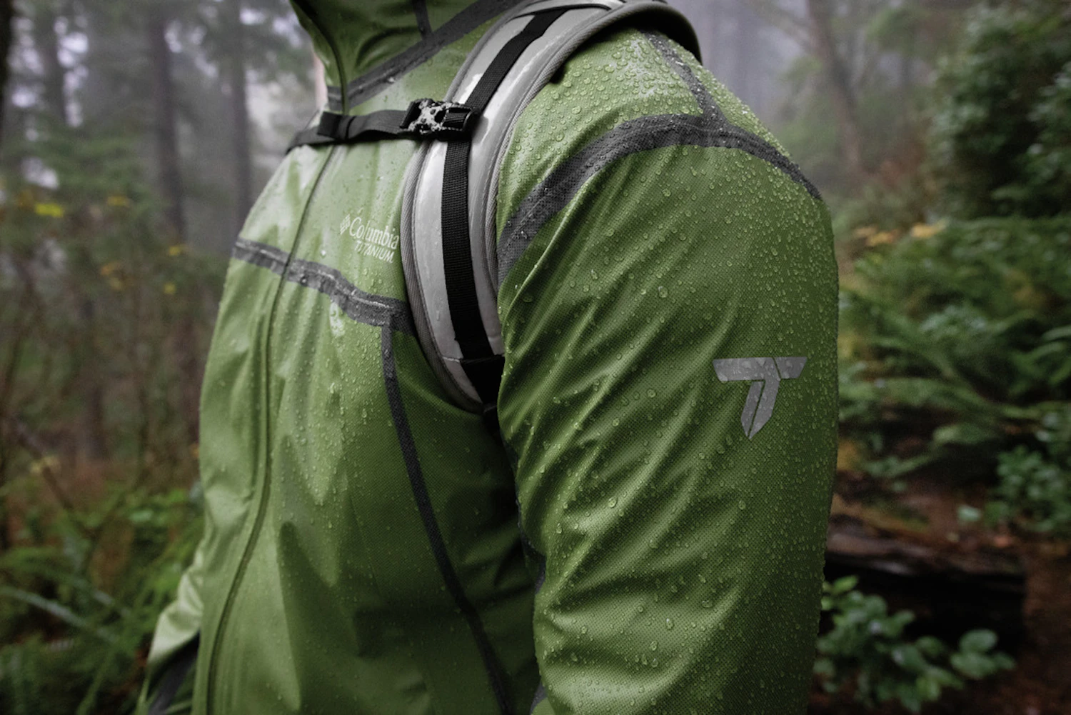 "Outdry" uses a surface waterproof breathable membrane, unlike rainwear that places the membrane as the middle layer, ensuring the outer fabric remains dry and maintaining comfort,