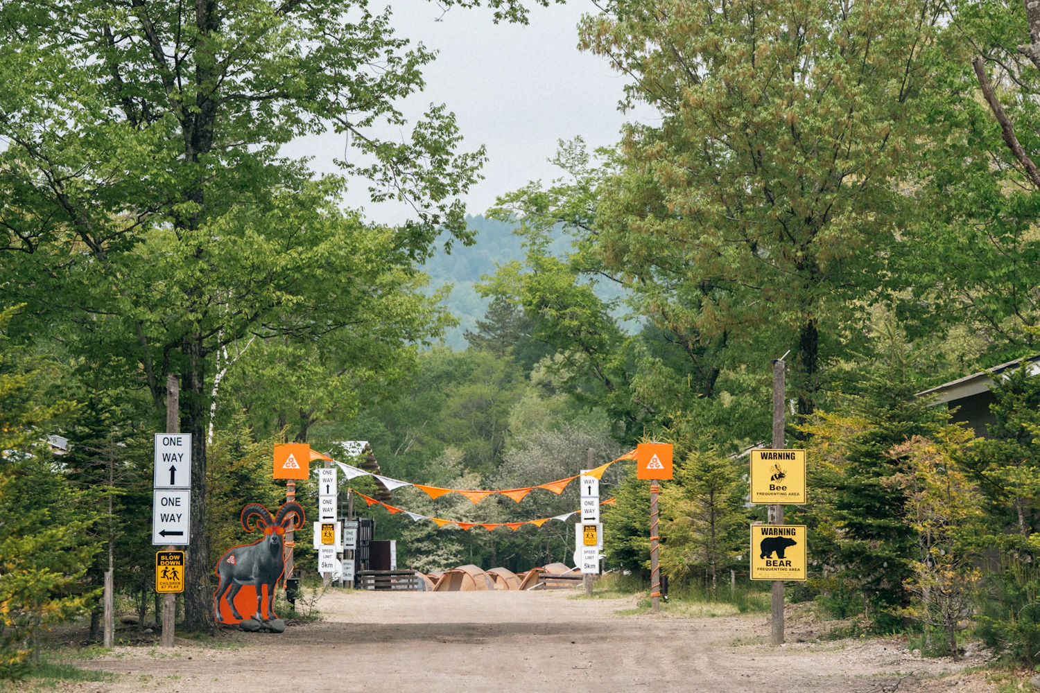 長野県・軽井沢町で開催された「ACG ADVENTURE」。アスリートとともに実際に山を走り、さらに歩きながら最新プロダクトの紹介が行われた