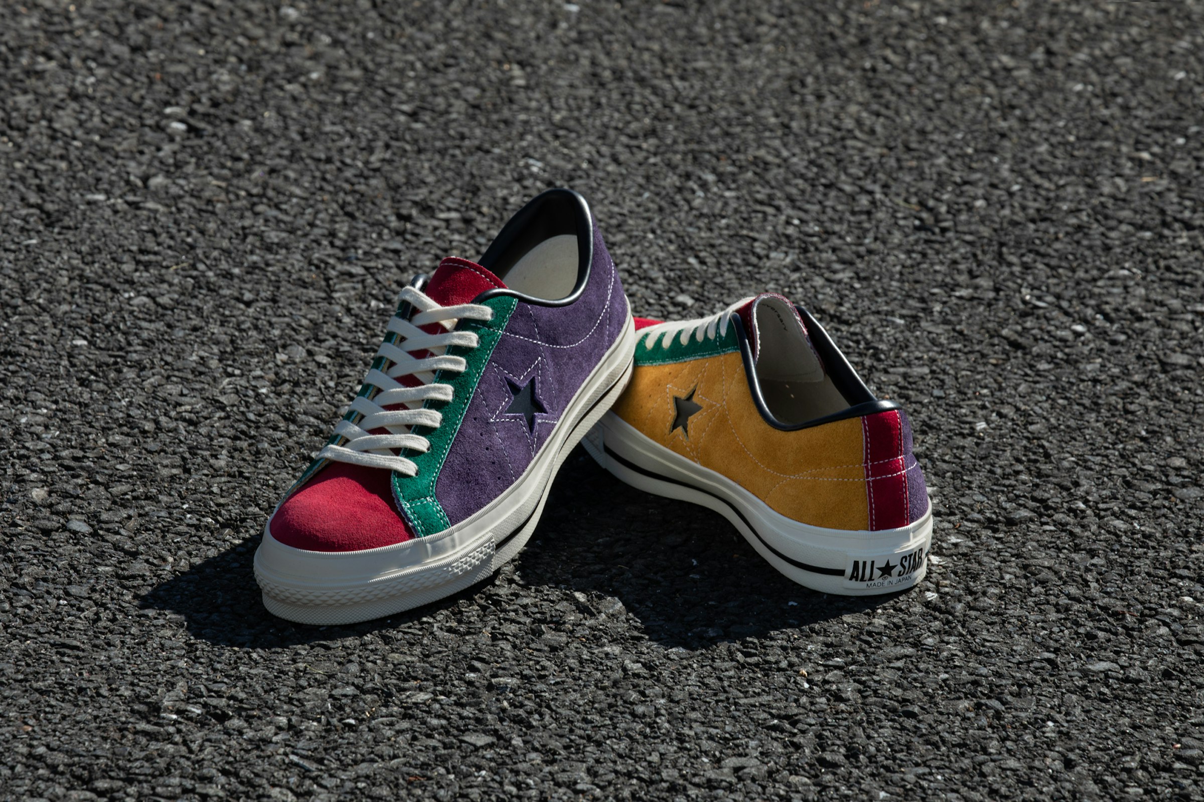 An item that uses high-quality domestic suede on the entire upper. In the domestic 'One Star' series, multi-colors have been reintroduced after more than a decade. From the colors of the suede models from the 70s, four colors were selected and combined asymmetrically on both sides. Priced at 25,300 yen (tax included)