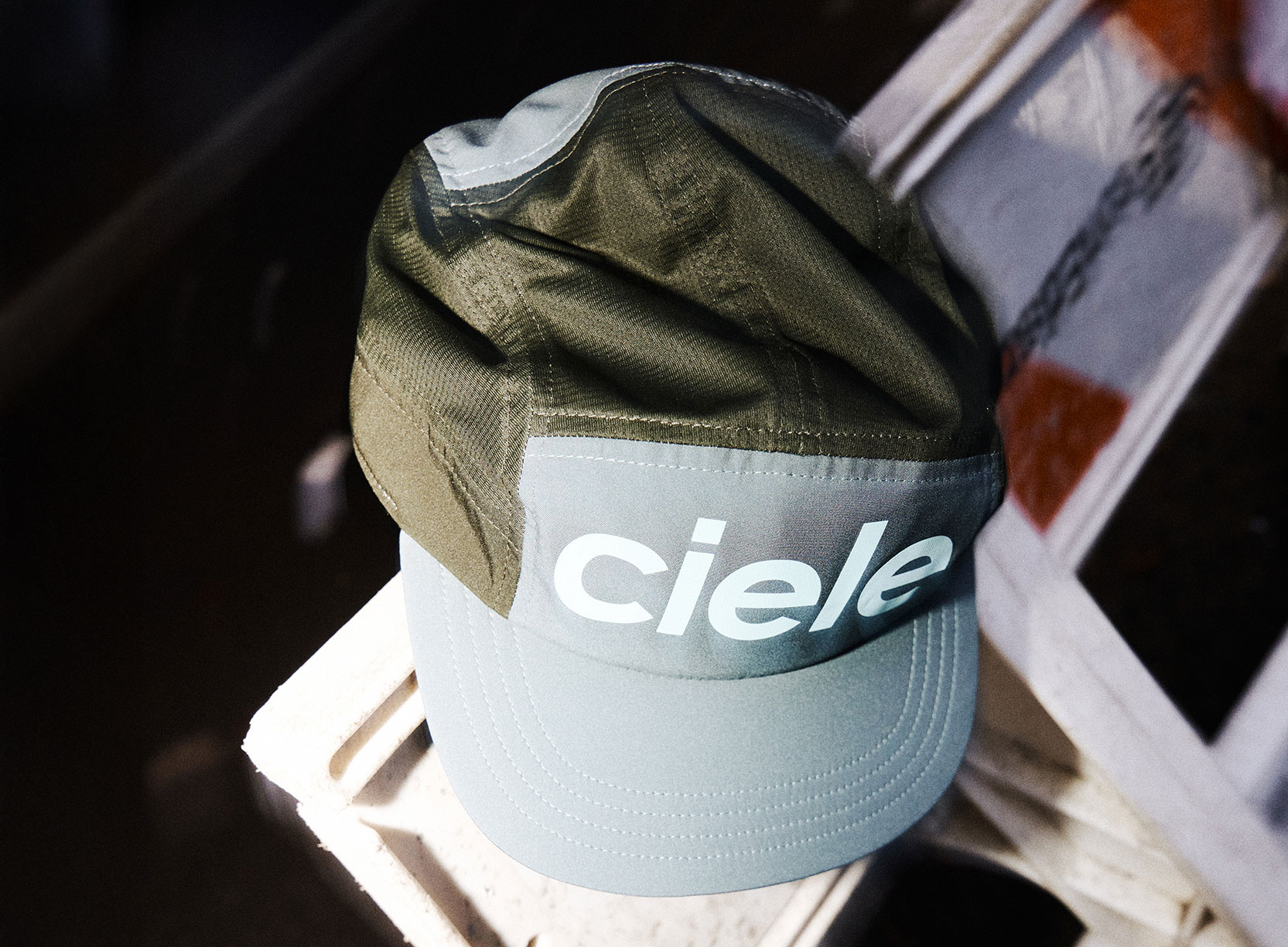 モントリオール発、ヘッドウエアからはじまるテクニカルなアパレル