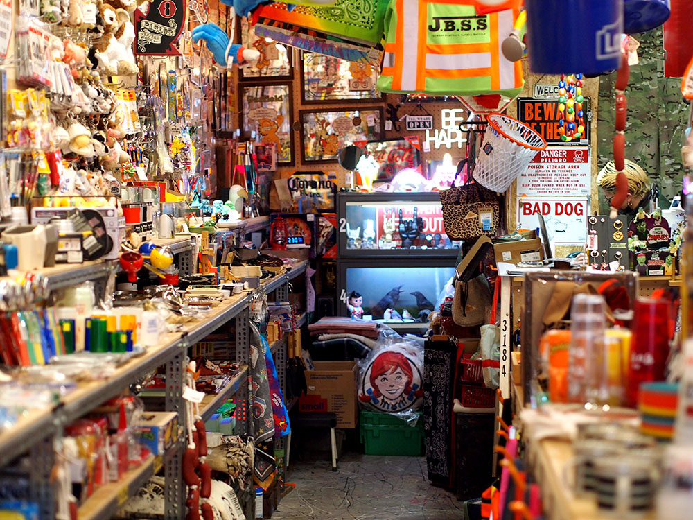 アメ横から蔵前へ、1979年創業の老舗雑貨店「ガラクタ貿易」の46年間