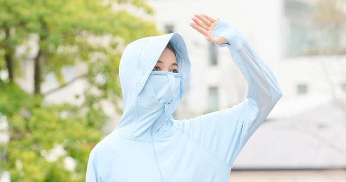 撥水・遮熱・花粉対策を1枚で：KEYUCA「フェイスカバー付きUVカットパーカー」の実力