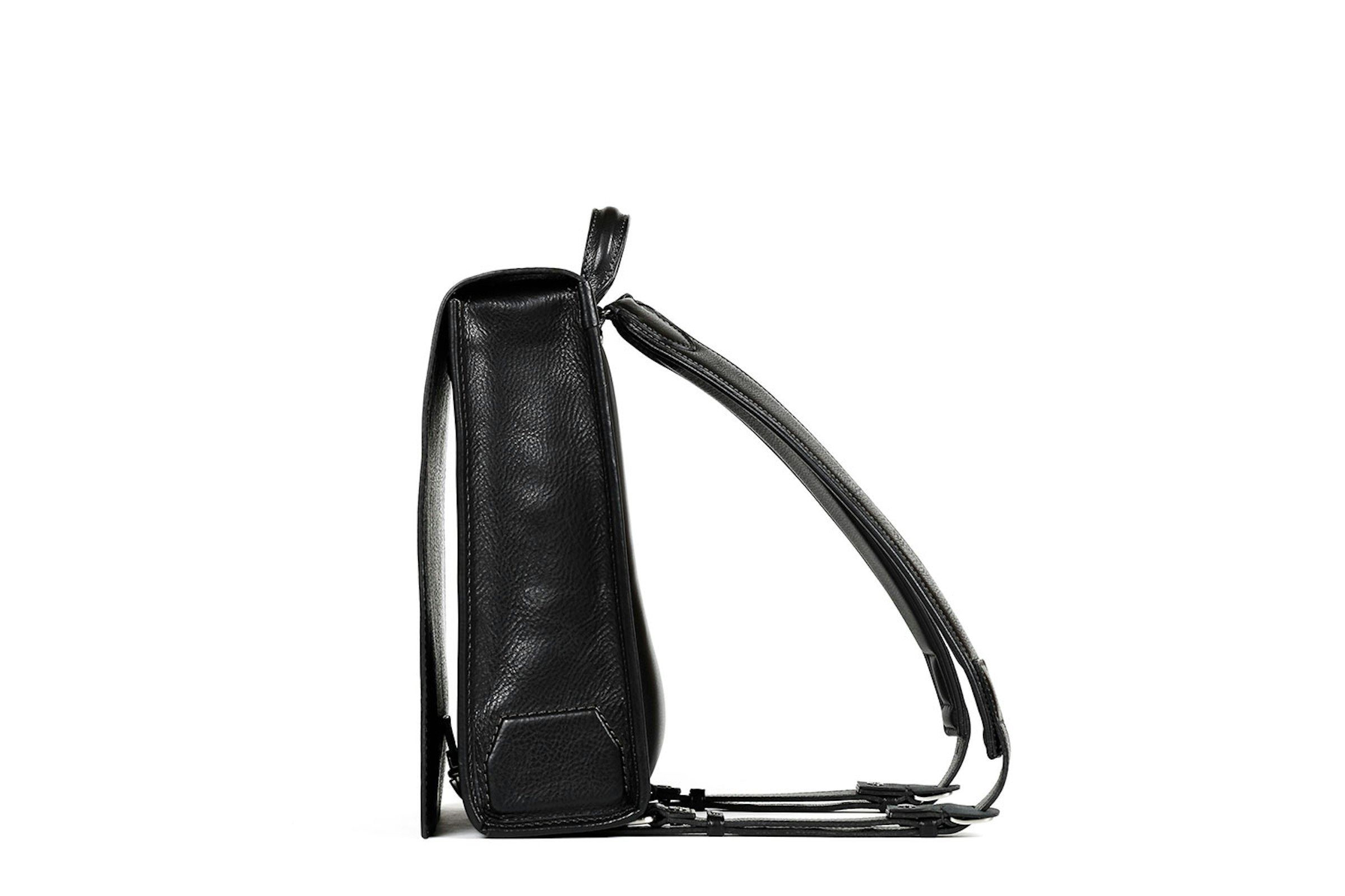 バケッタ・ミリングレザーの柔らかい質感が感じられる一枚