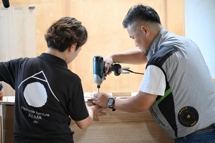 Connecting Tradition and the Future: Fifth-Generation Fukutaro Azuma Forges a New Path for Paulownia Craft