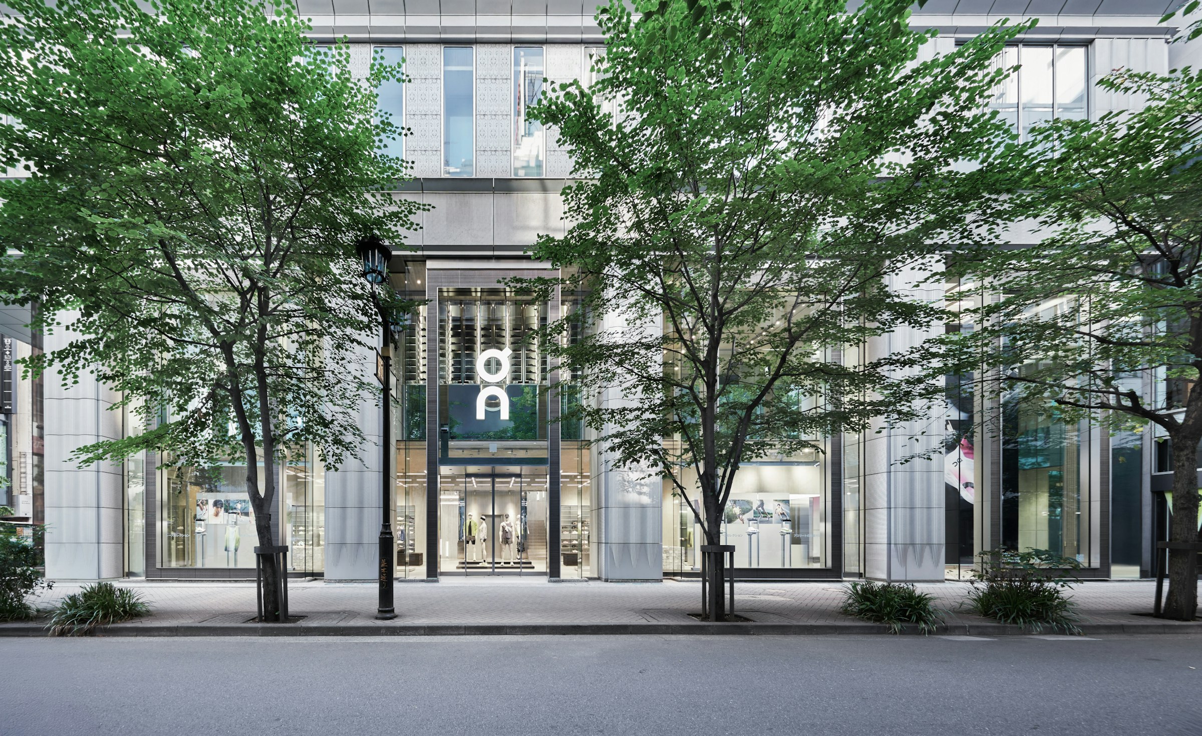 パリに次ぐ世界2番目の大規模店「On Flagship Store Tokyo Ginza」