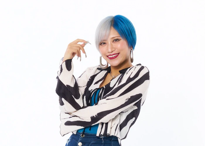 流行じゃなく“自分”を着る──ぱーてぃーちゃん信子が語る、ギャルスタイルの軸