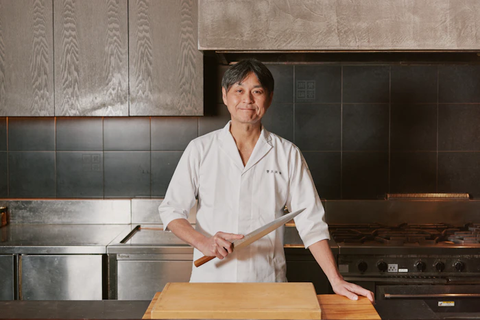 この包丁を持つと、気合が入る──賛否両論・笠原将弘が語る「相棒」の条件