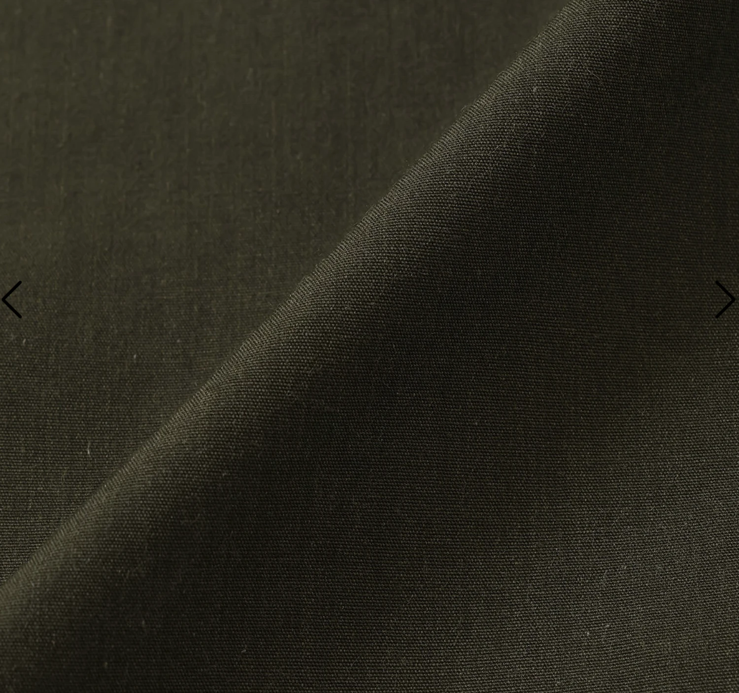 難燃性のあるアラミド繊維を用いながら、風合いはコットンライクに。この点もヒノックの�特長だ