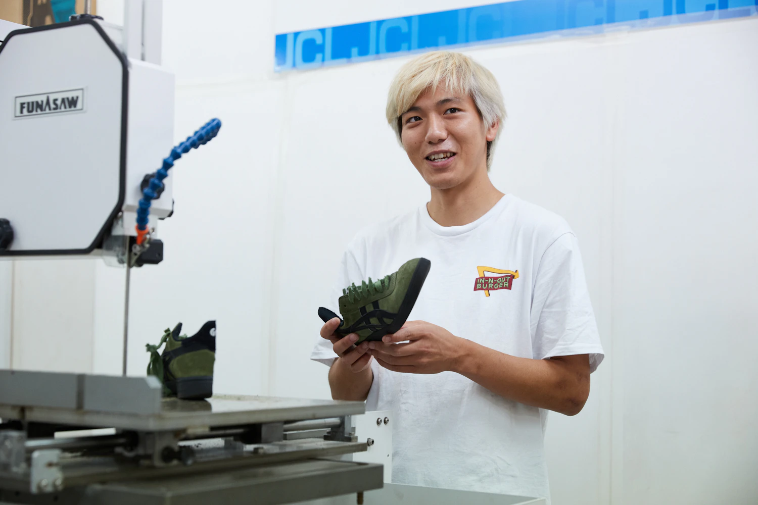 Ishizuka shares his thoughts while looking at the cut shoes. He mentioned it was quite a stimulating experience.