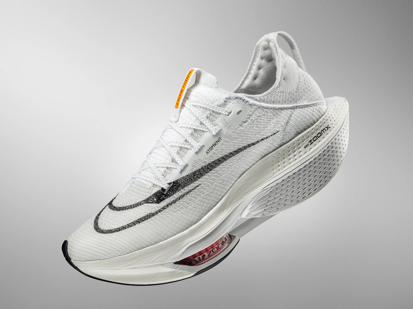 世界陸上でも力を証明。 ネクストレベルの厚底カーボン 「NIKE AIR 