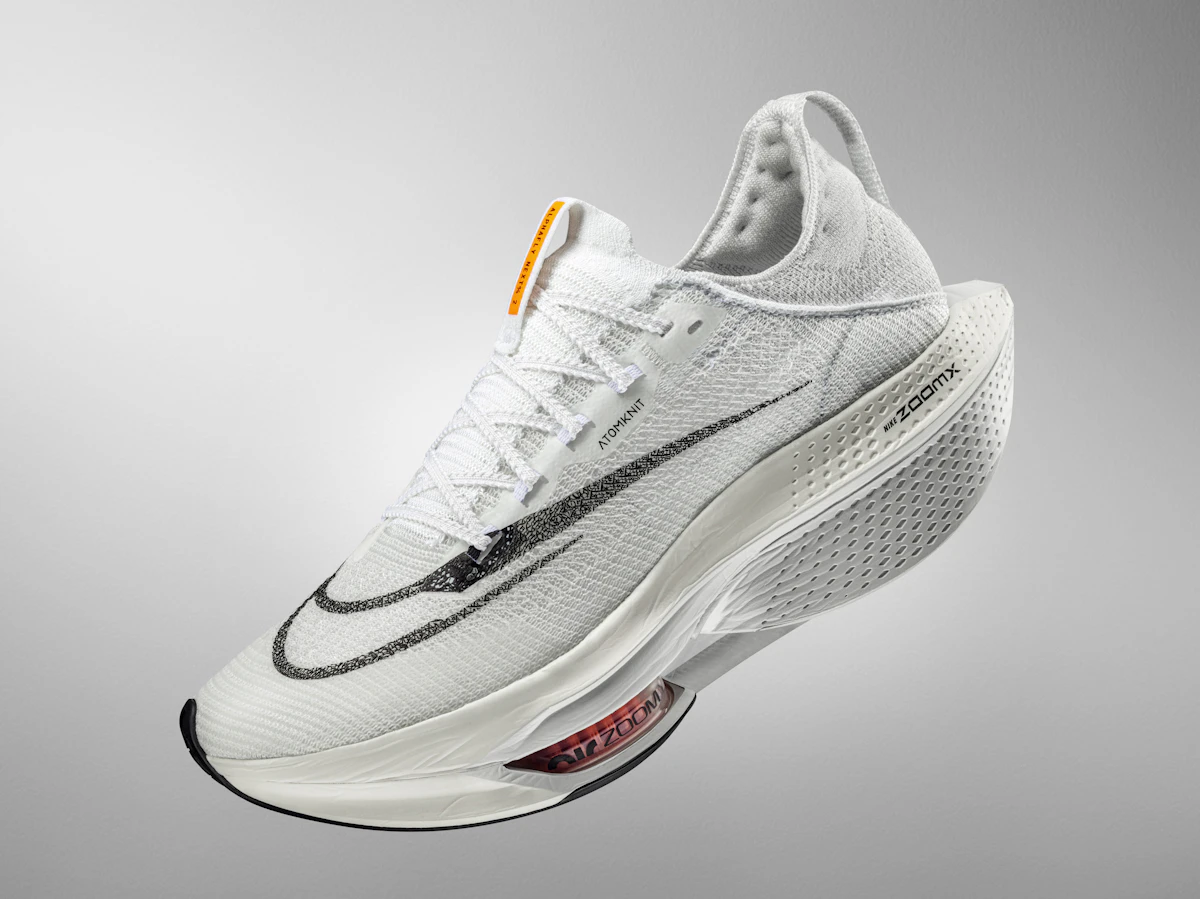世界陸上でも力を証明。 ネクストレベルの厚底カーボン 「NIKE AIR 