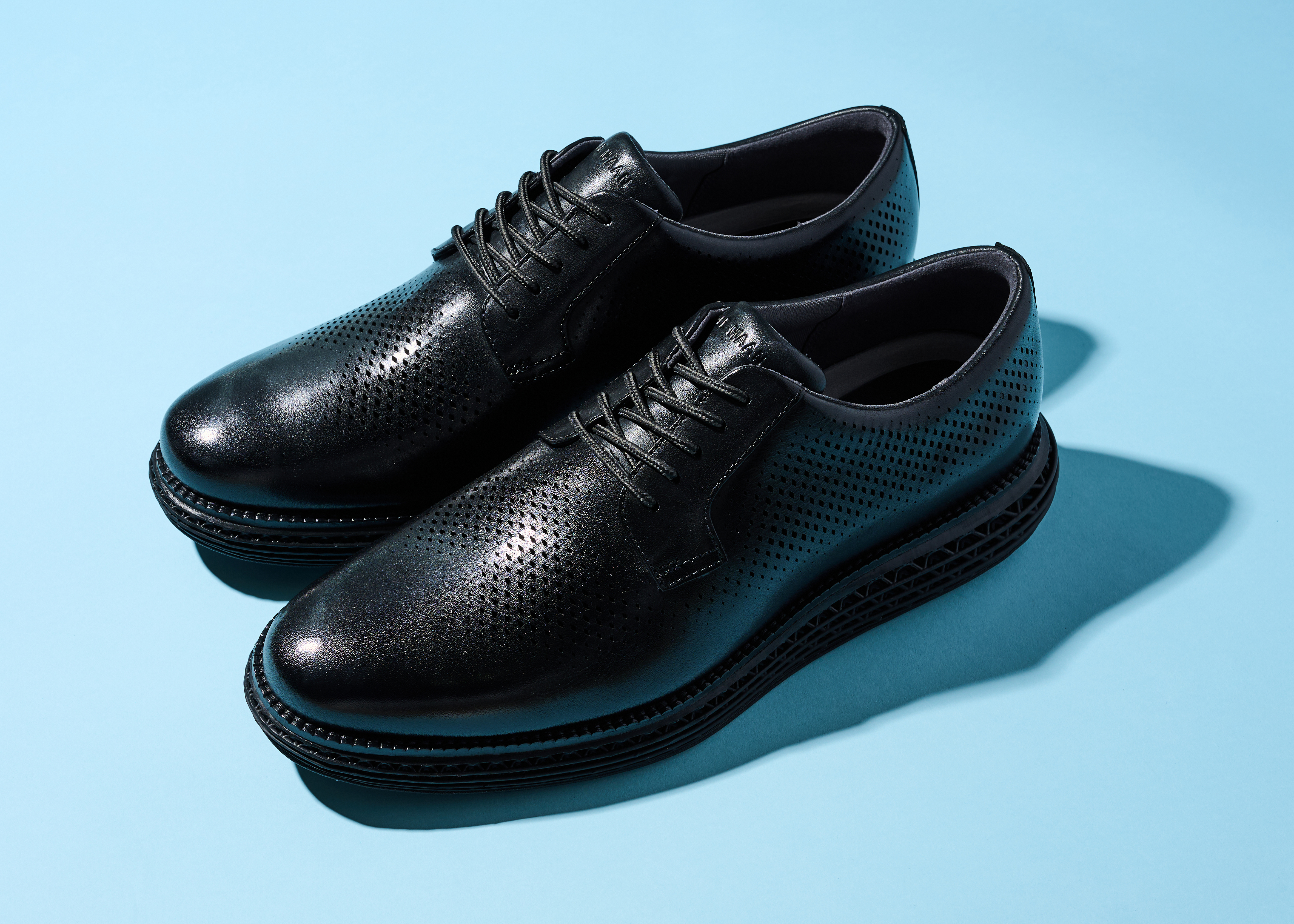 スーツスタイルで差をつけるのは 「COLE HAAN（コールハーン）」の