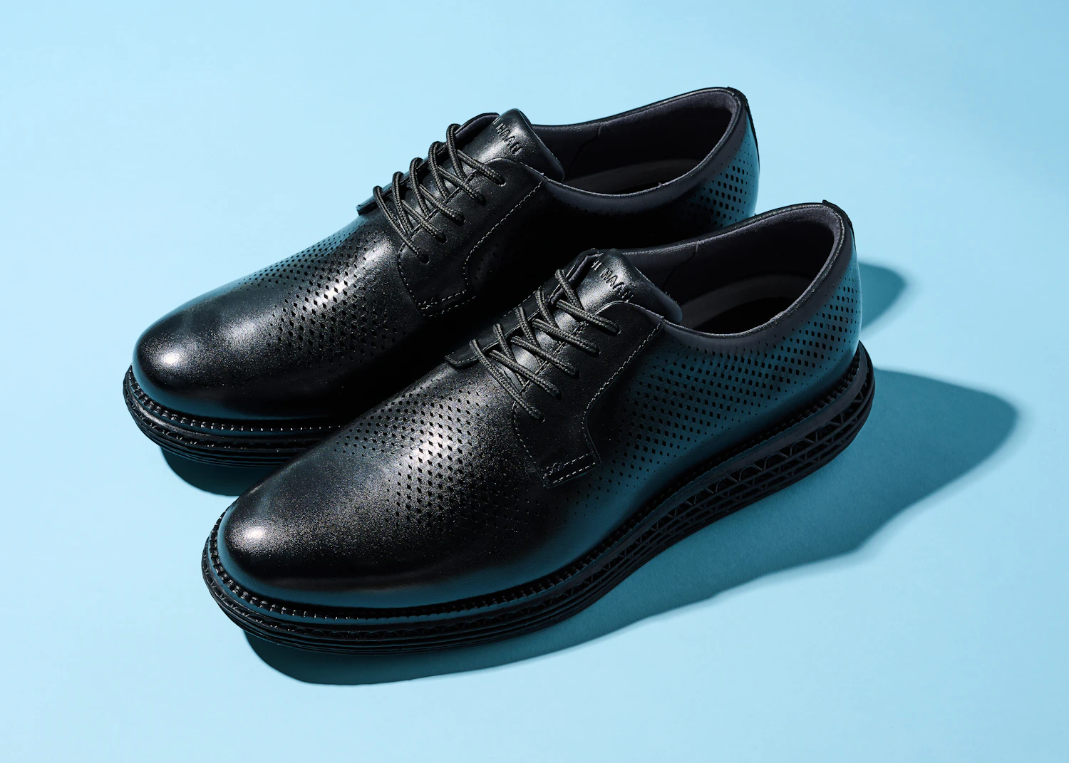 スーツスタイルで差をつけるのは 「COLE HAAN（コールハーン）」の 