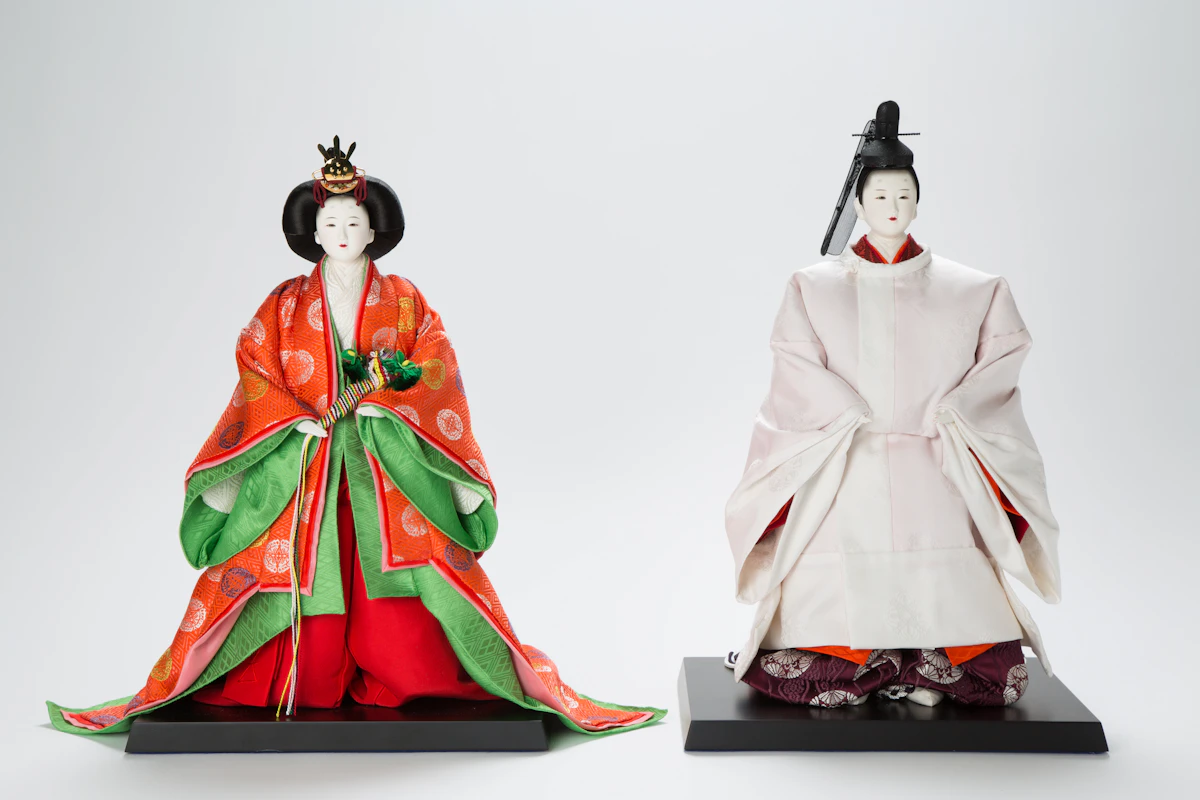 外務省・国際交流基金からの依頼で製作し現在各国の美術館や領事館を巡回中の雛人形