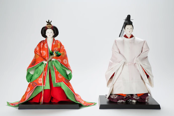 外務省・国際交流基金からの依頼で製作し現在各国の美術館や領事館を巡回中の雛人形