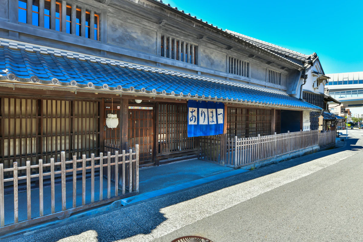 有松絞りの模様と色彩。布に宿る祈りと、「ゆらぎ」という日本の美意識